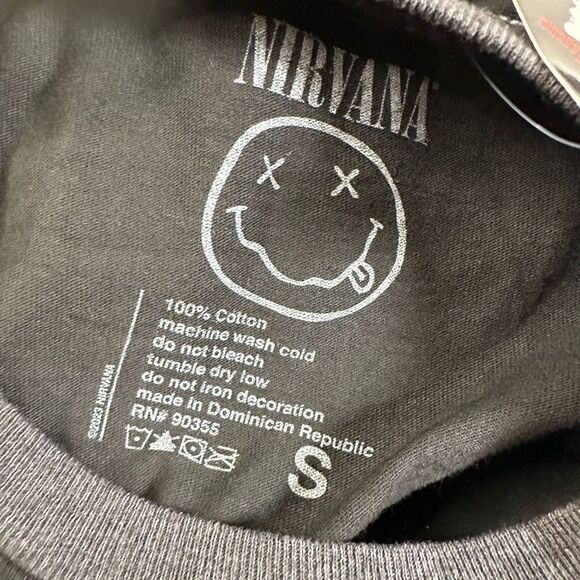 NWT Unisex Black Short Sleeve Acid Grunge Wash Graphic Tee NIRVANA - Size Small - Picture 4 of 9